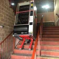 Wnoszenie i znoszenie ciężkich towarów, kotłtły, sejfy, lodówki i inne