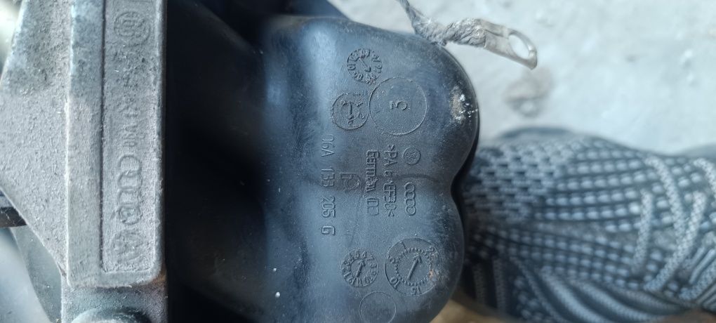 Продам впускний колектор шкода 1.6 мпі