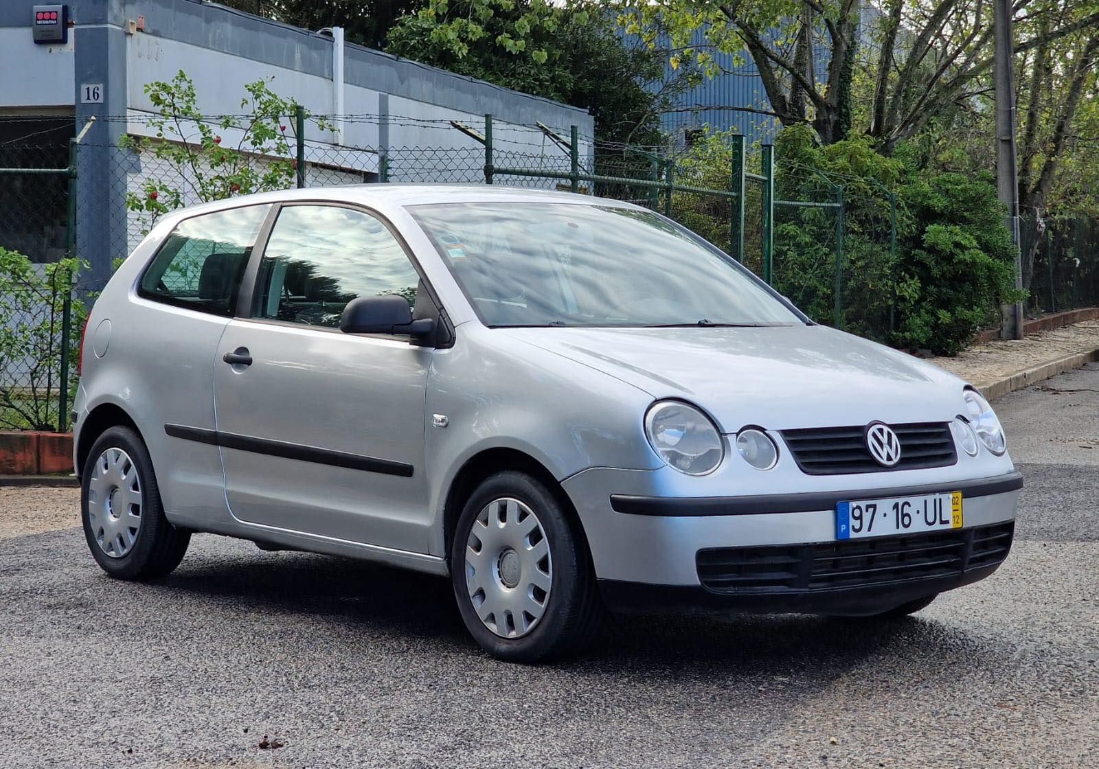 vw polo  2002 perfect condition .