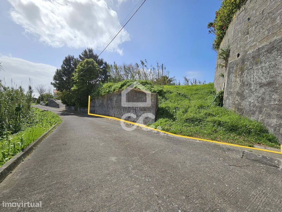 Terreno com 1.365,00 m2 - Ginetes - Ponta Delgada
