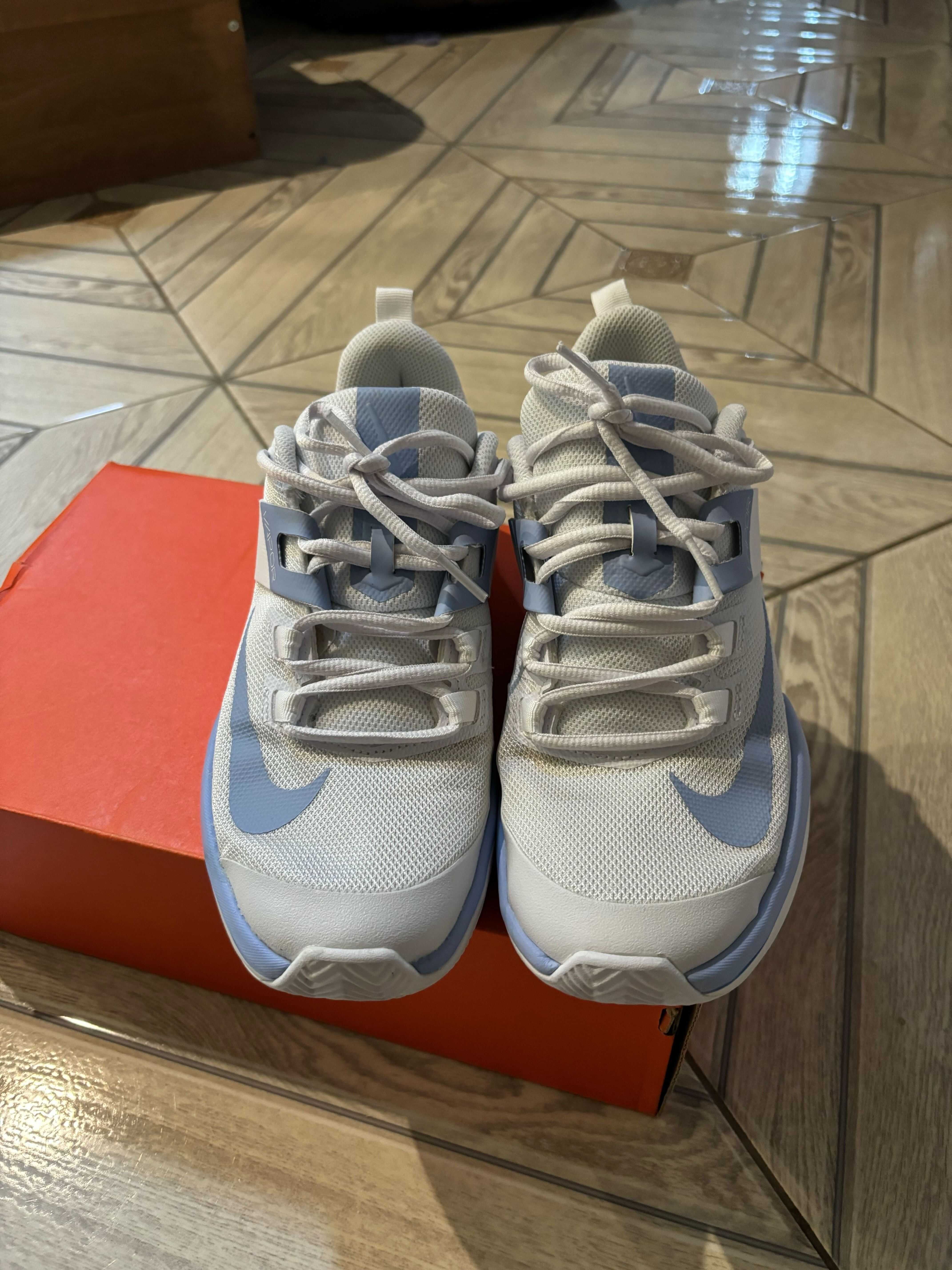 Жіночі кросівки Nike VAPOR LITE US 7.5 (24,5cm)