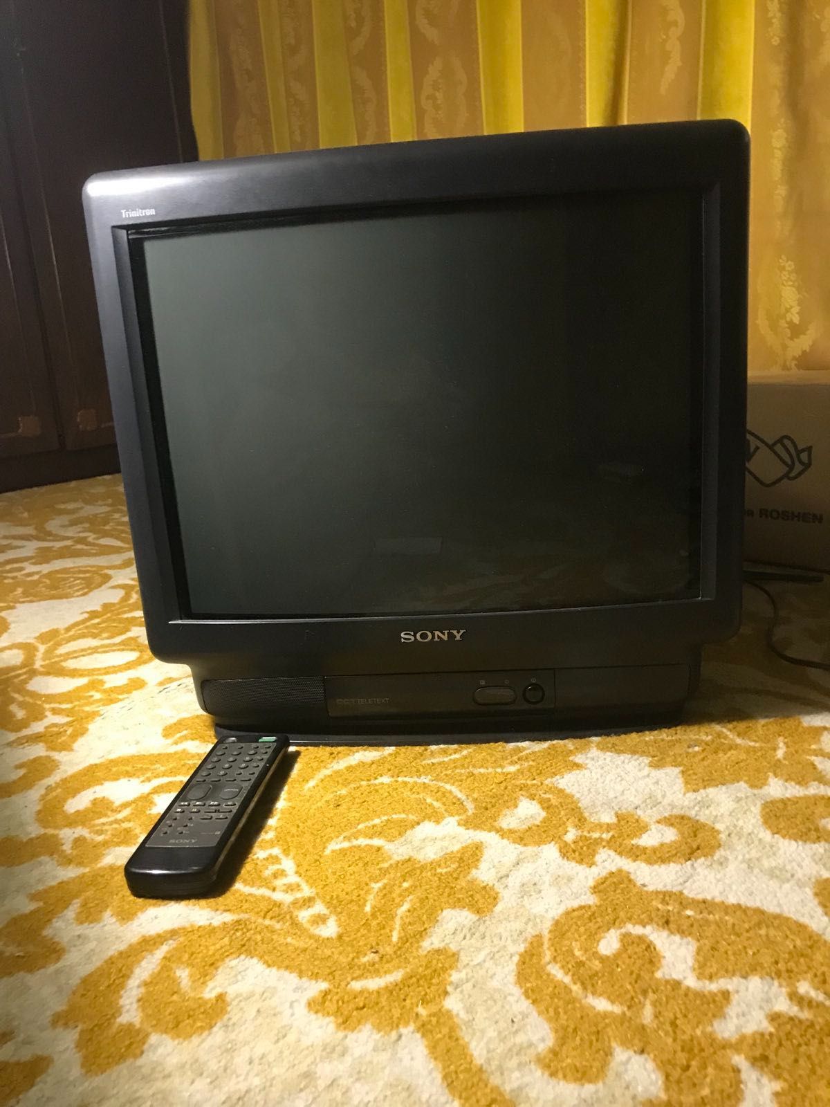 телевизор Sony  KV- M2151KR с диагональю экрана 55 см  с пультом