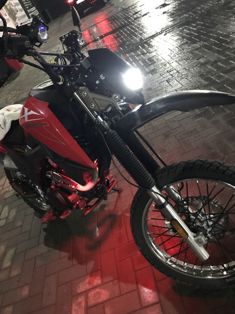 Продам мотоцикл SHINERAY X-TRAIL 200