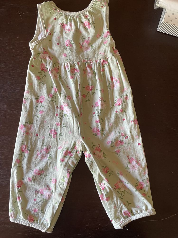 Jumpsuit para menina de 1 ano verde com flores