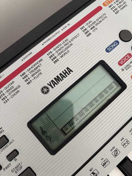 teclado Yamaha PSR-E273