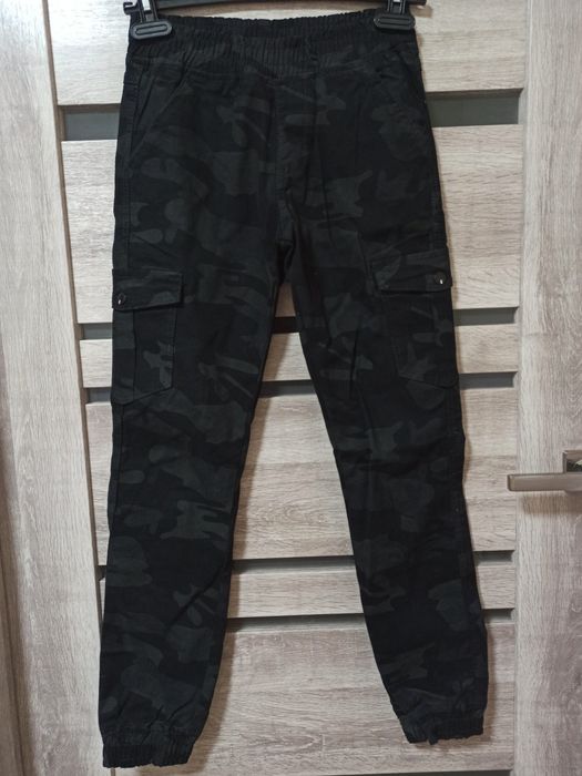 Продам камуфляжні штани на хлопчика.