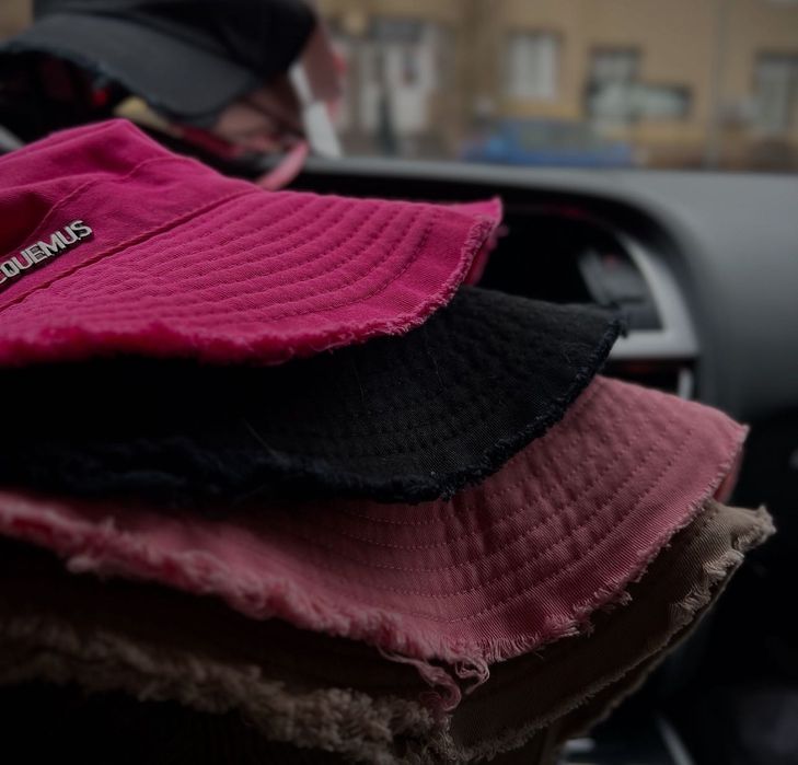 JACQUEMUS
Дуже стильова панама