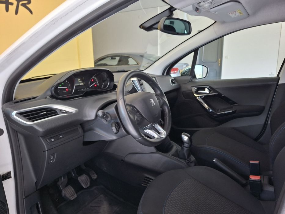 Peugeot 208 allure 1.5 Blue hdi Signature