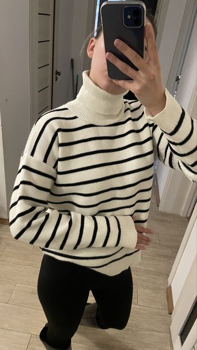 Светр у смужку