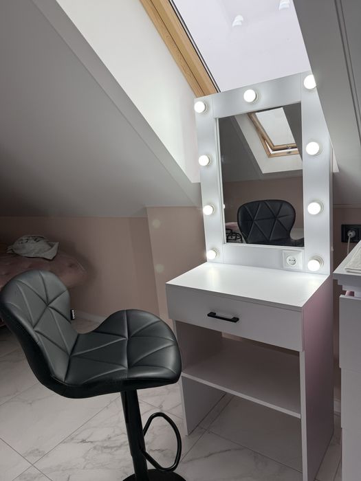 Робоче місце стіл косметичний + стілець для візажиста /бровіста