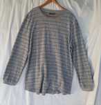 Camisola unisexo cinza com riscas pretas
