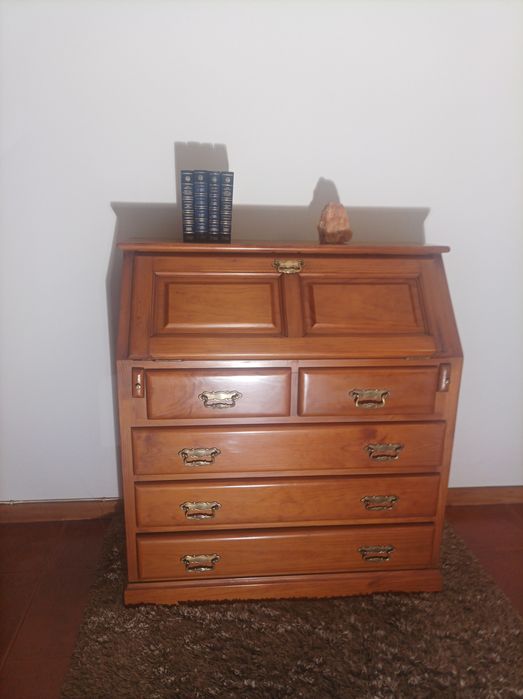 Escrivaninha restaurada estilo Luís Filipe. Ferragens em bronze .