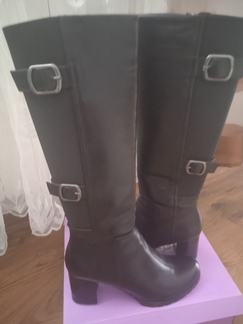 Nowe długie kozaki rozmiar 37 Deichmann