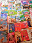 Lote de livros a maioria infantis.61 Livros não é negociável.