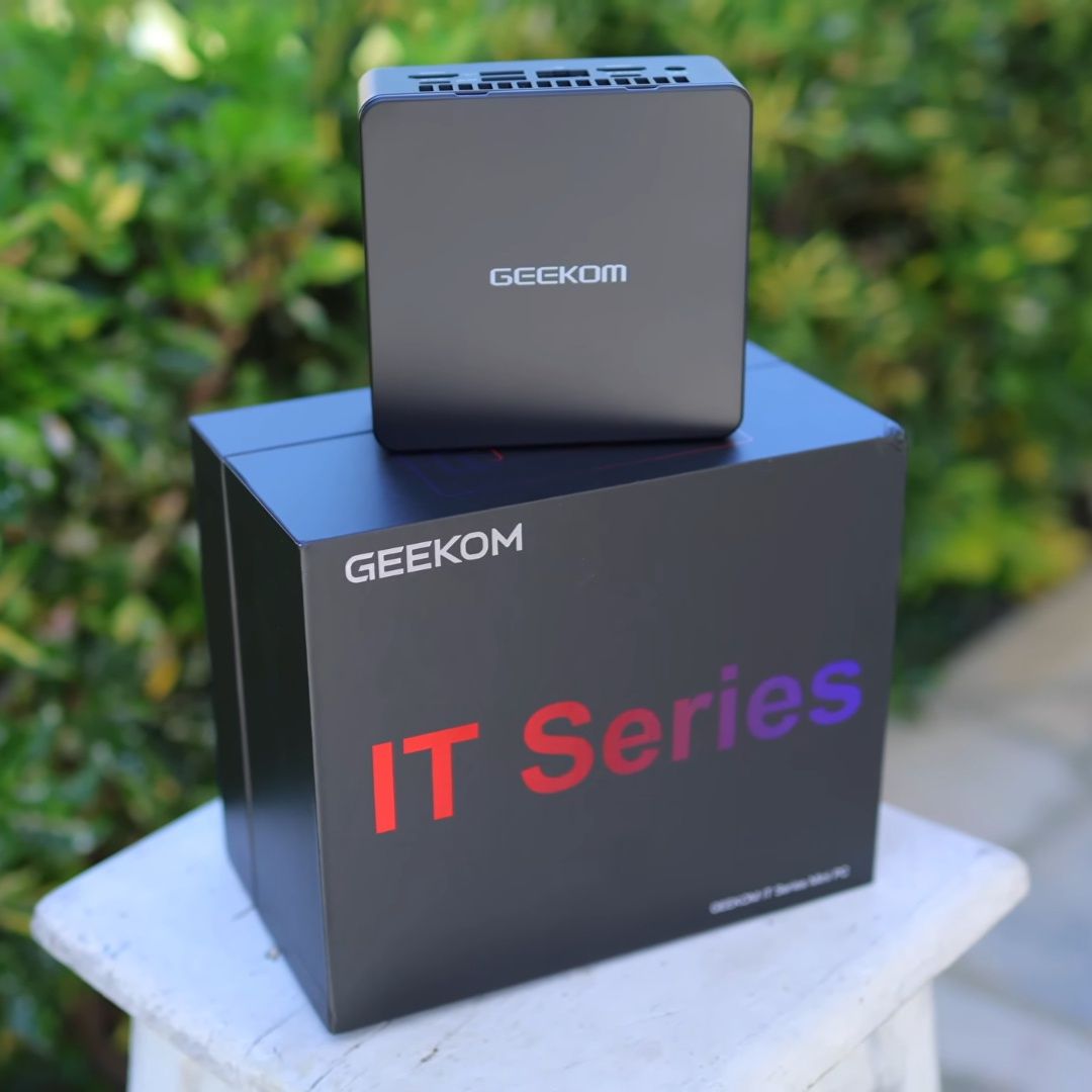 Geekom Mini IT 15 - Intel Ultra 9 285H