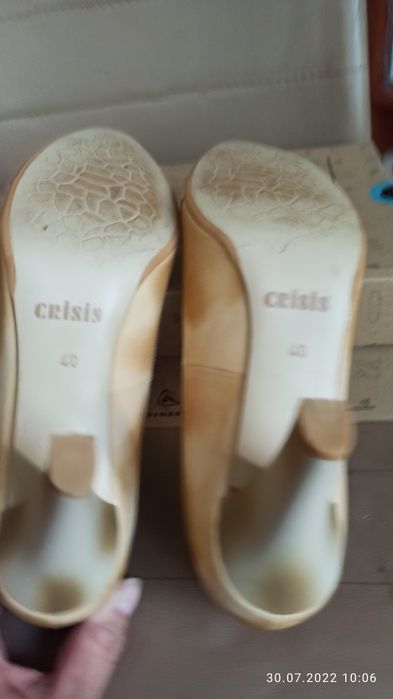 Продаются туфельки.