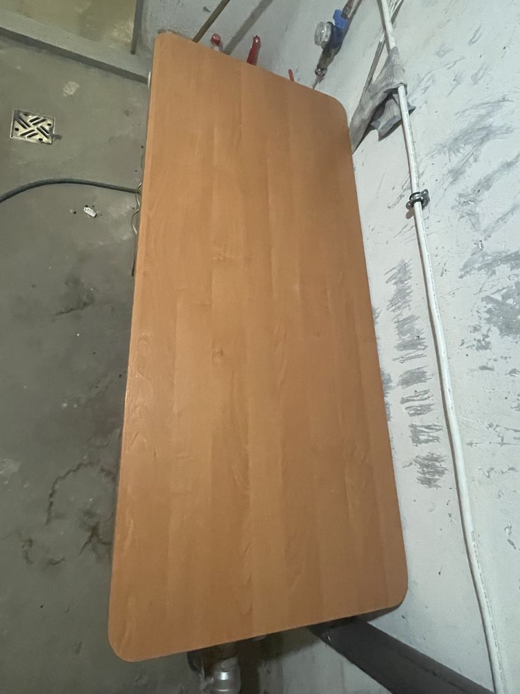 Biurko z plyty z szufladami i szafka