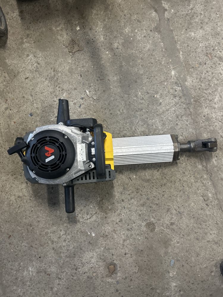 Wyburzeniowy młot spalinowy Wacker Neuson BH55