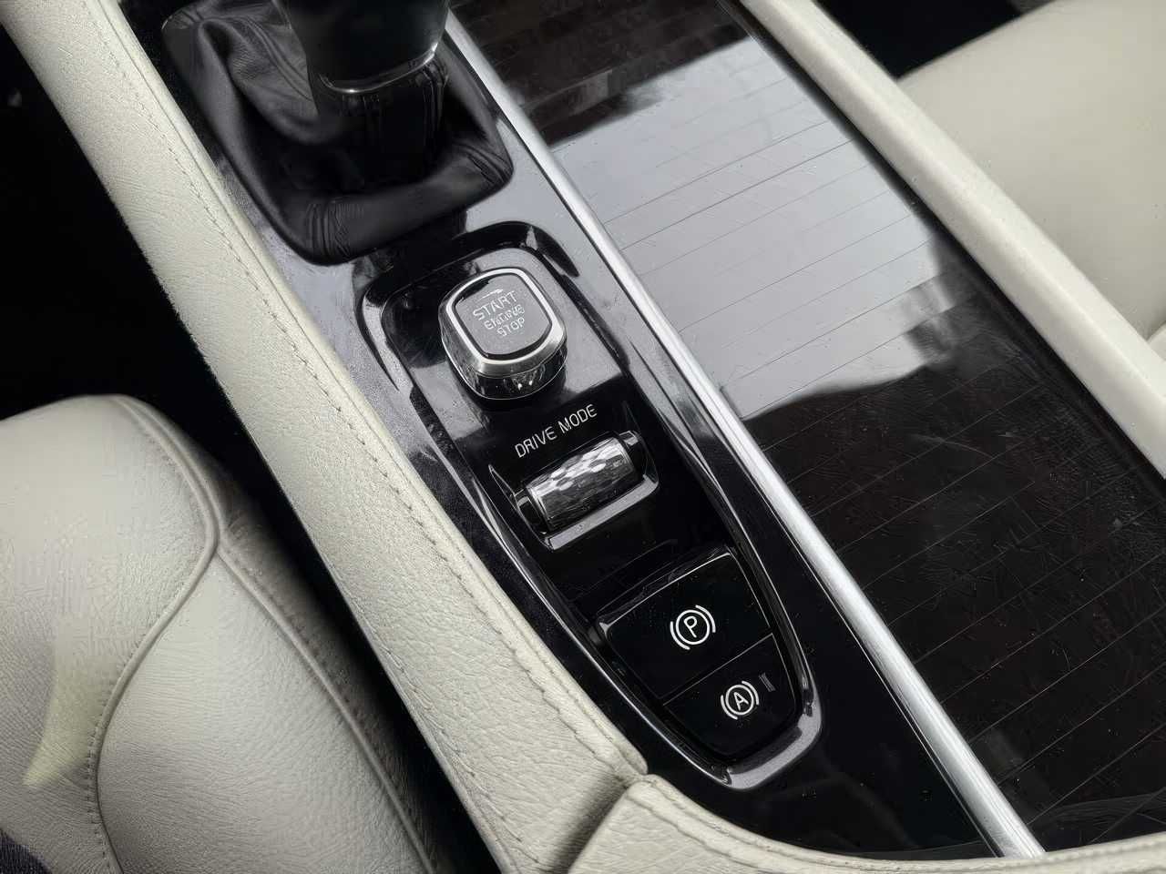 2019 Volvo XC90 T6 Momentum