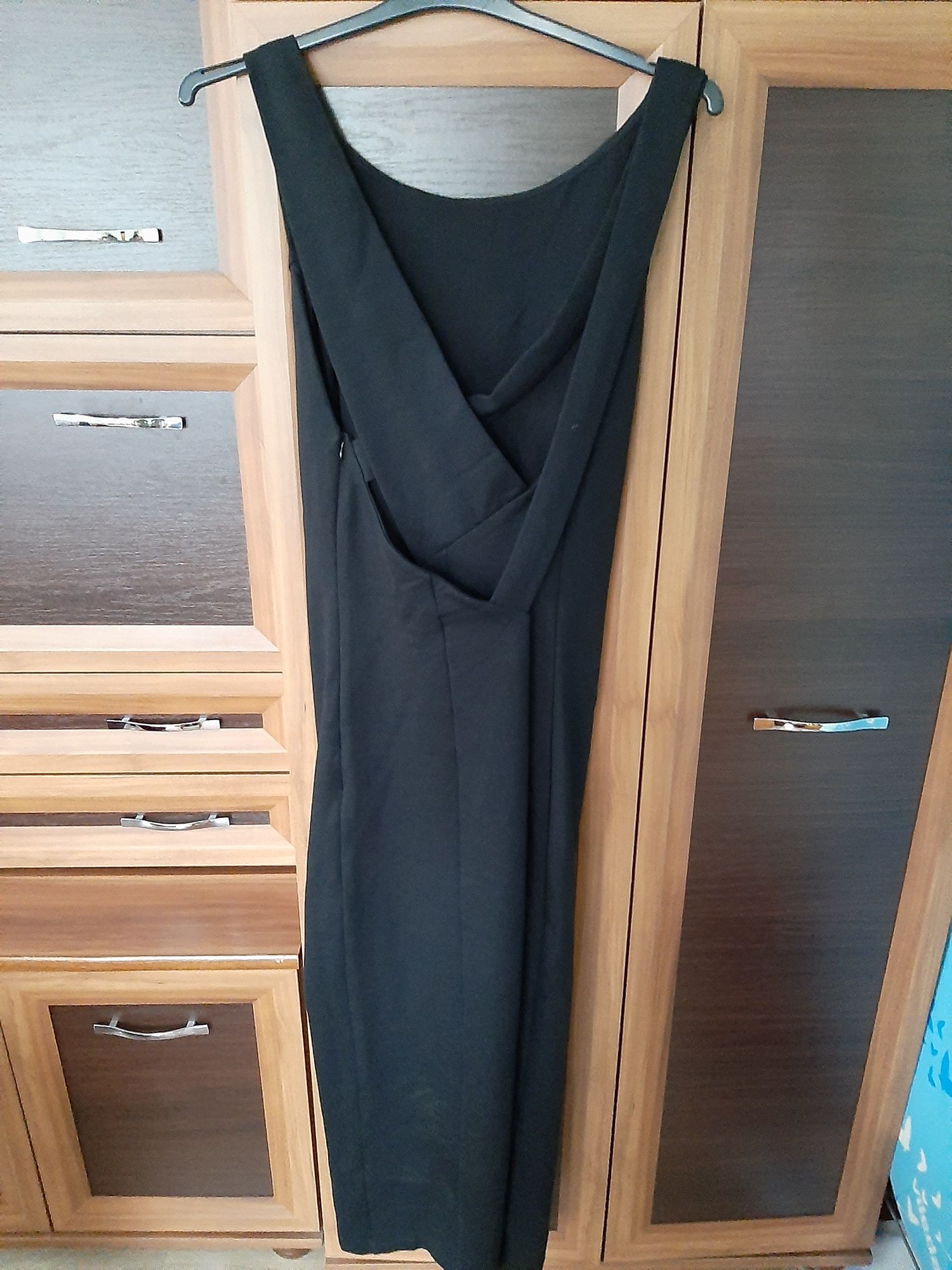 Sukienka czarna, dluga
