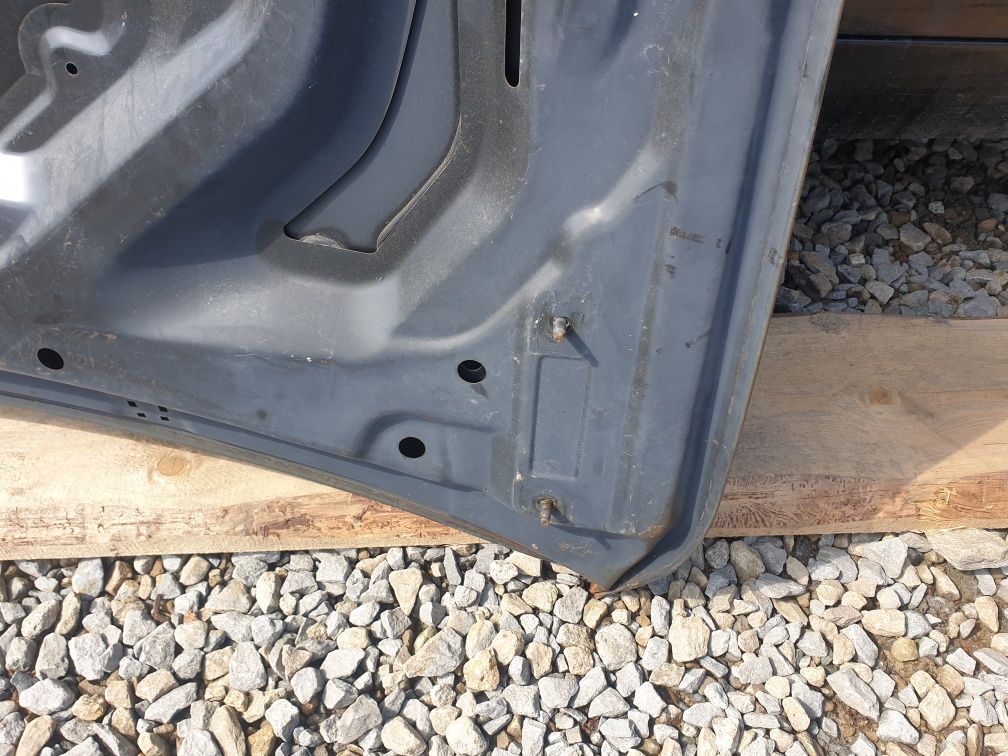 Maska pokrywa silnika BMW F10 F11 delikatnie uszkodzona do lakieru