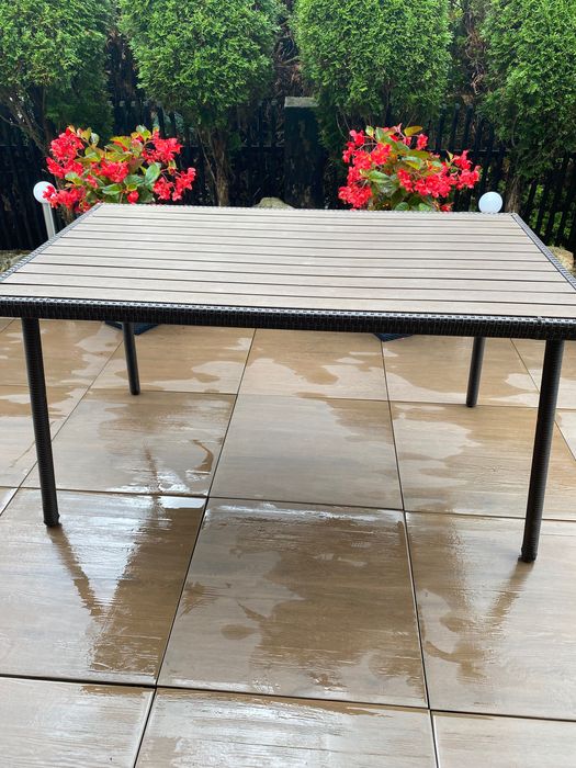 Stół  na werandę lub ogród