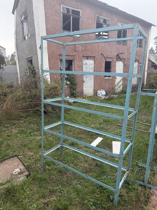 Металевий стелаж