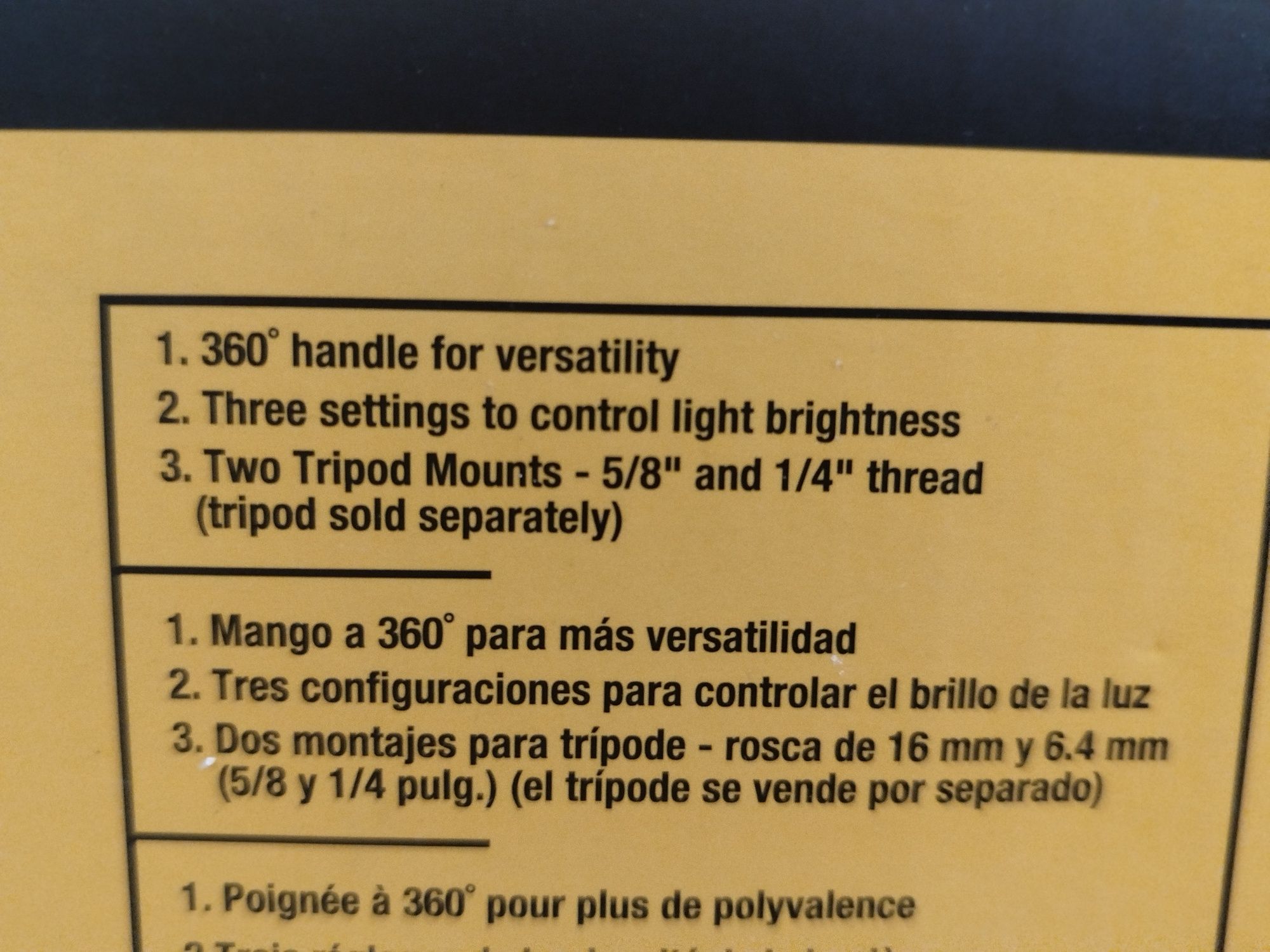 DeWalt DCL077 12/20V Max ліхтар прожектор 2000 Lum  оригінал США