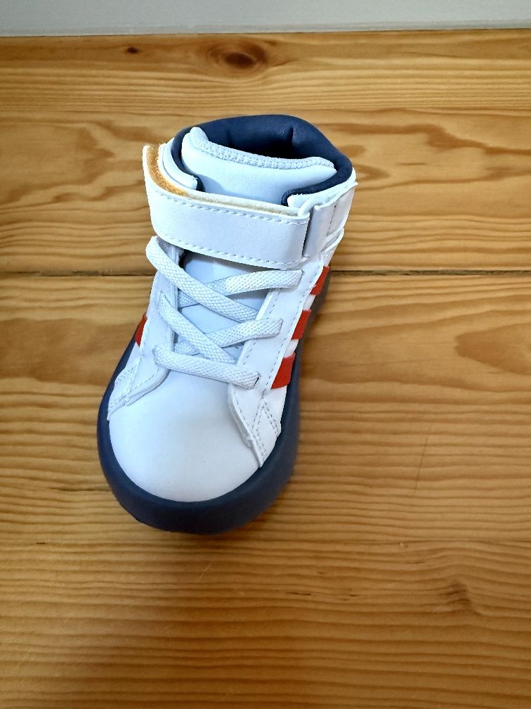 Sapatilhas adidas bebé - tam. 21 (novas)