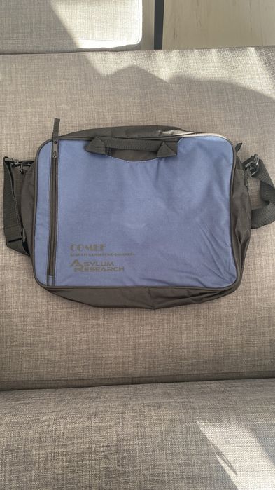 Granatowa torba na loptopa dokumenty biznesowa