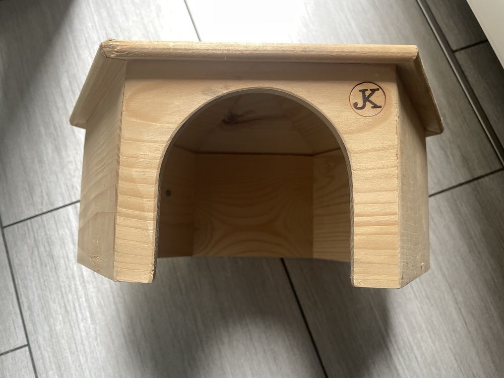 Nowy drewniany domek dla gryzoni