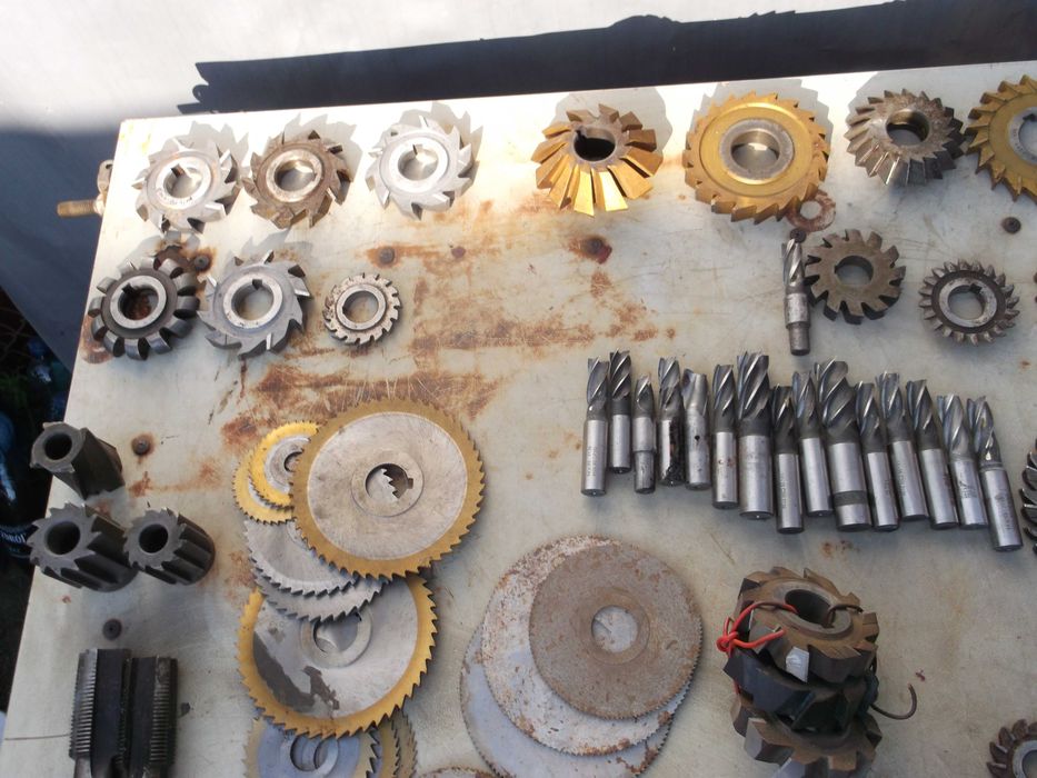 frezy do frezarki obrabiarki z epoki prlu