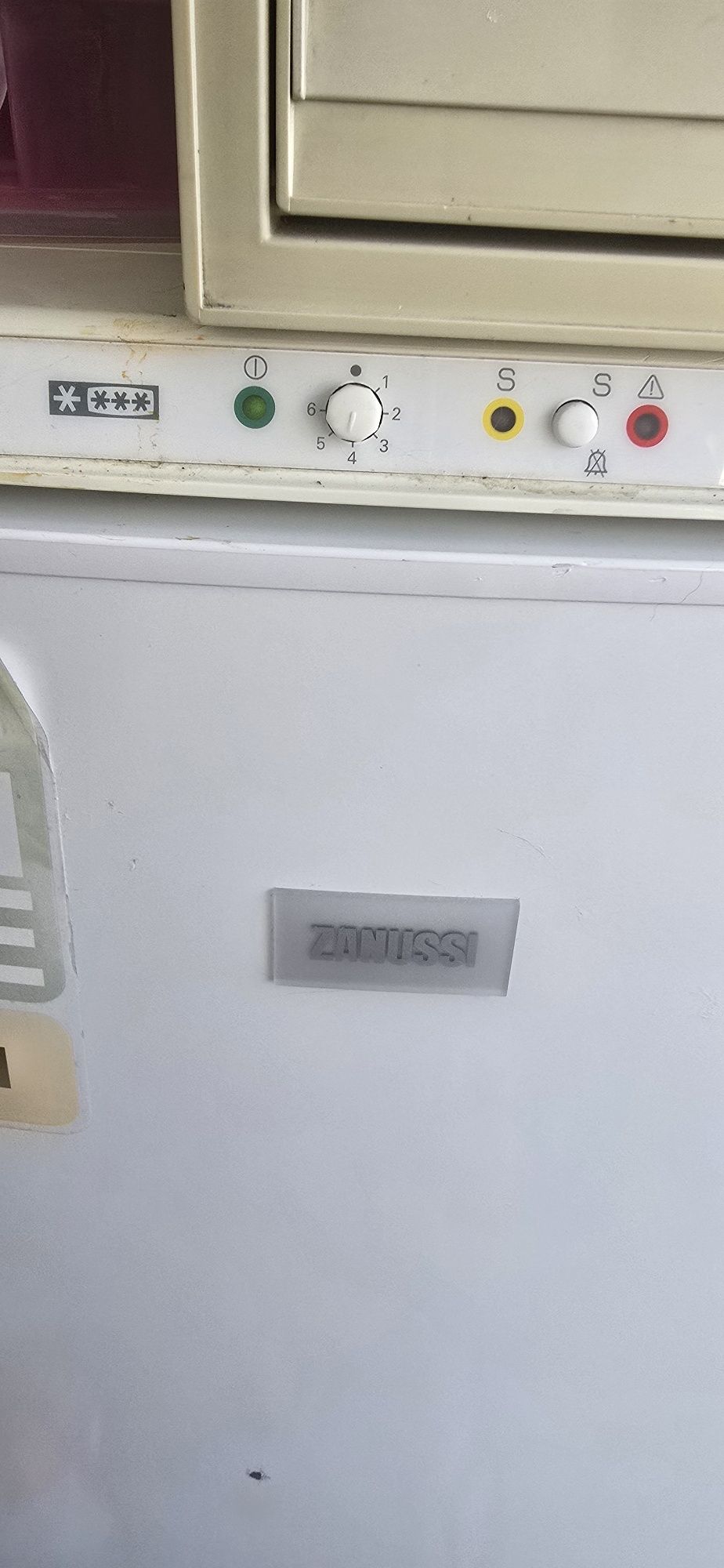 Arca ZANUSSI com 5 gavetas e 1 porta