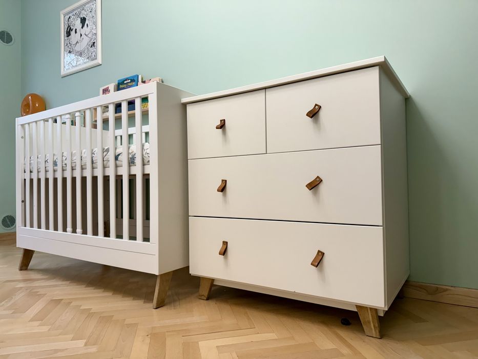 Zestaw mebli NOAH komoda + łóżeczko KLUPŚ z materacem FIKI MIKI