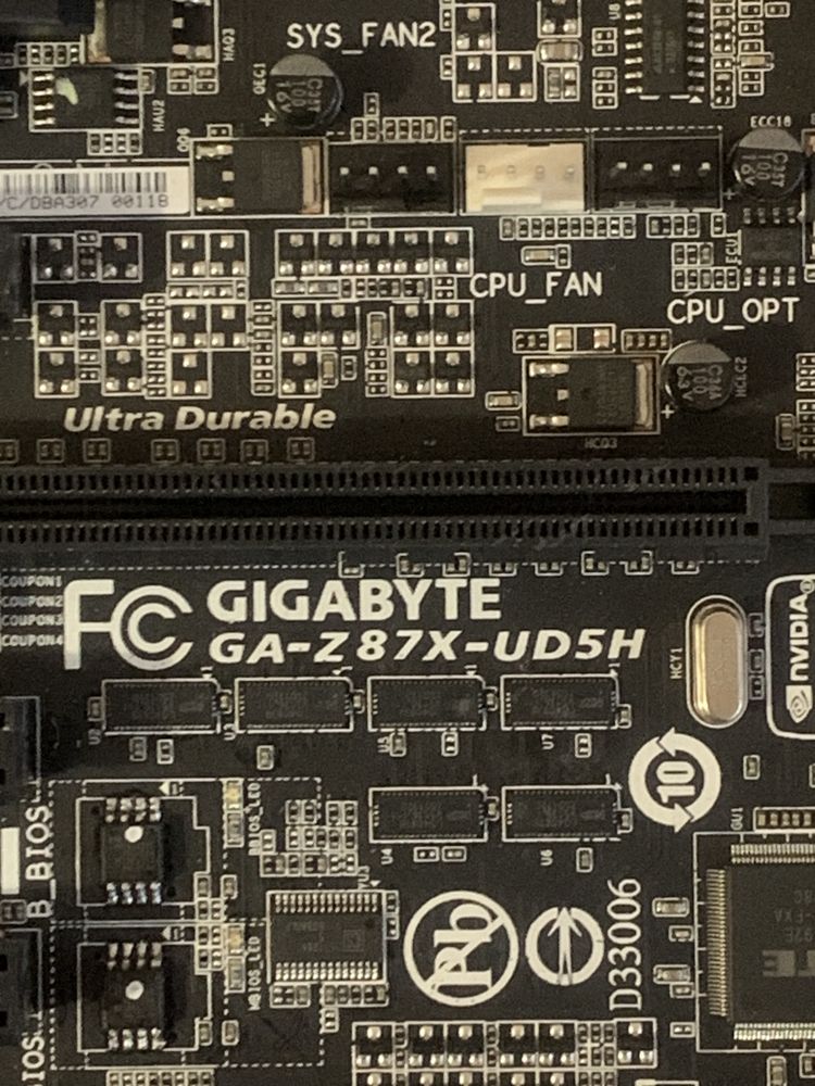 Материнська плата Gigabyte GA-Z87X-UD5H