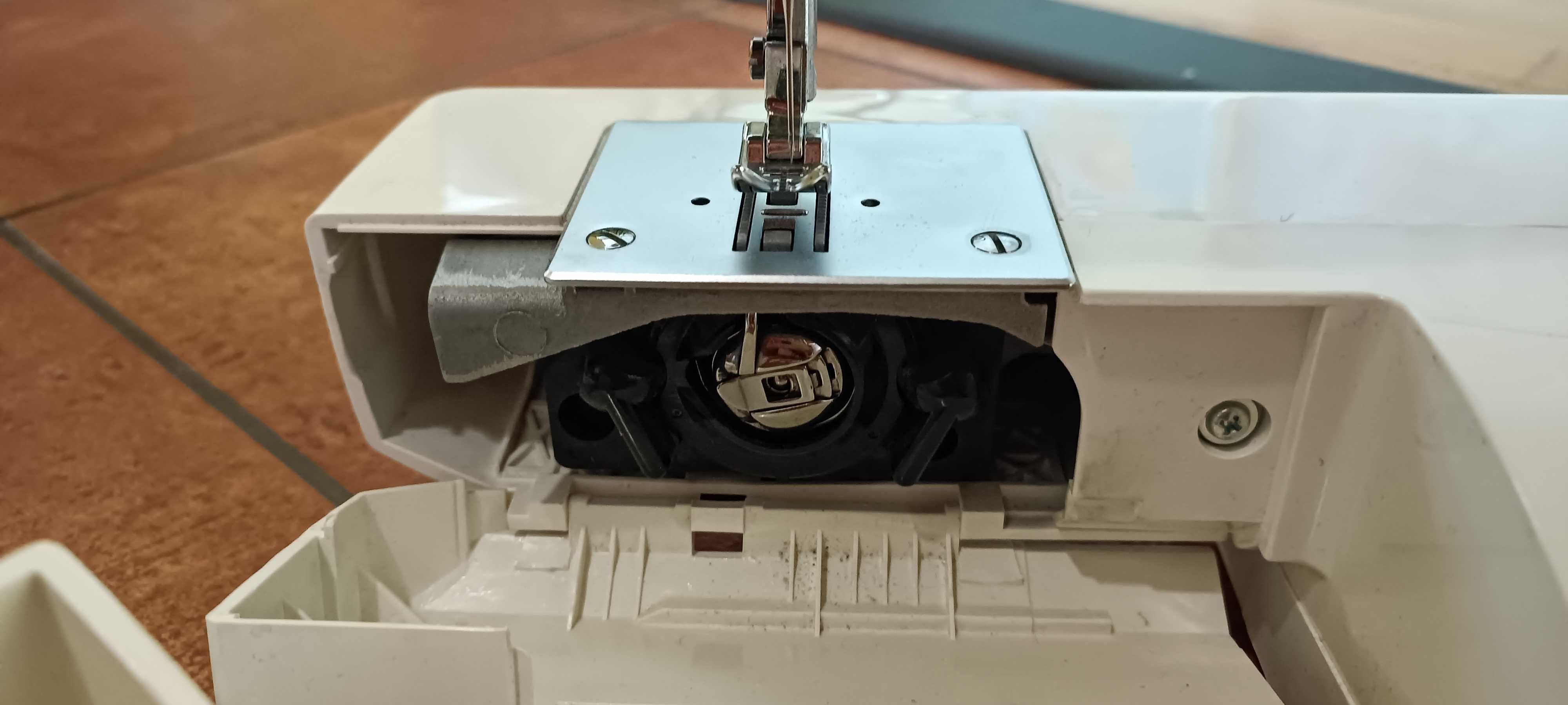 Універсальна побутова швейна машина TOYOTA JB 04 Jeans.