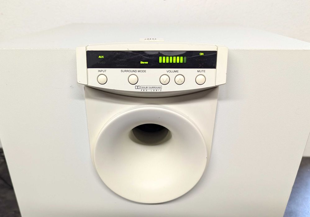 Активний сабвуфер JBL Simply Cinema SUB300.