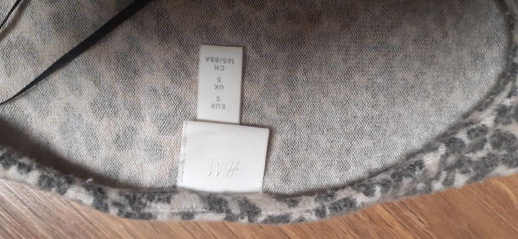 Sweterek    H&M     .