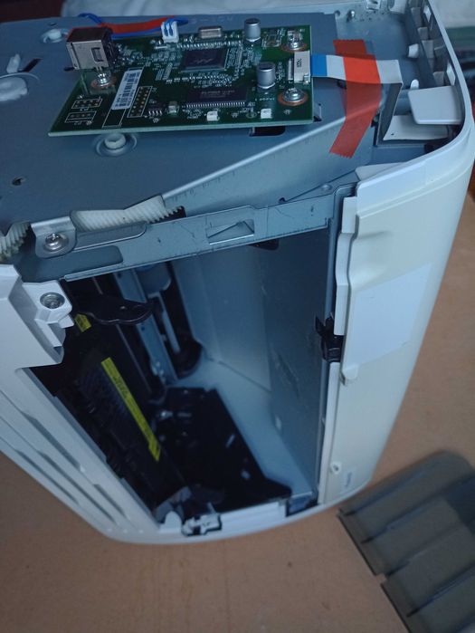 Разборка принтера HP LaserJet 1018 по запчастям.