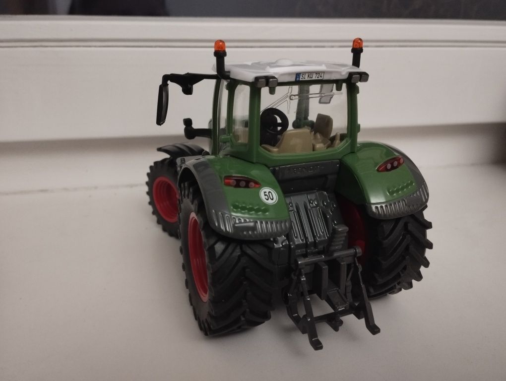 Traktor ciężarowy duży metalowy Siku Fendt 724 Vario. Skala: 1:32.-  Z