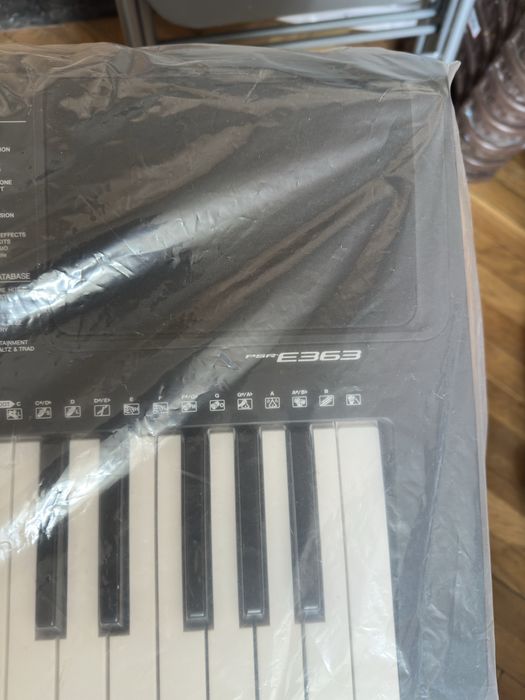 Продаю синтезатор Yamaha PSR-E363