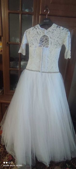 Продам весільну сукню