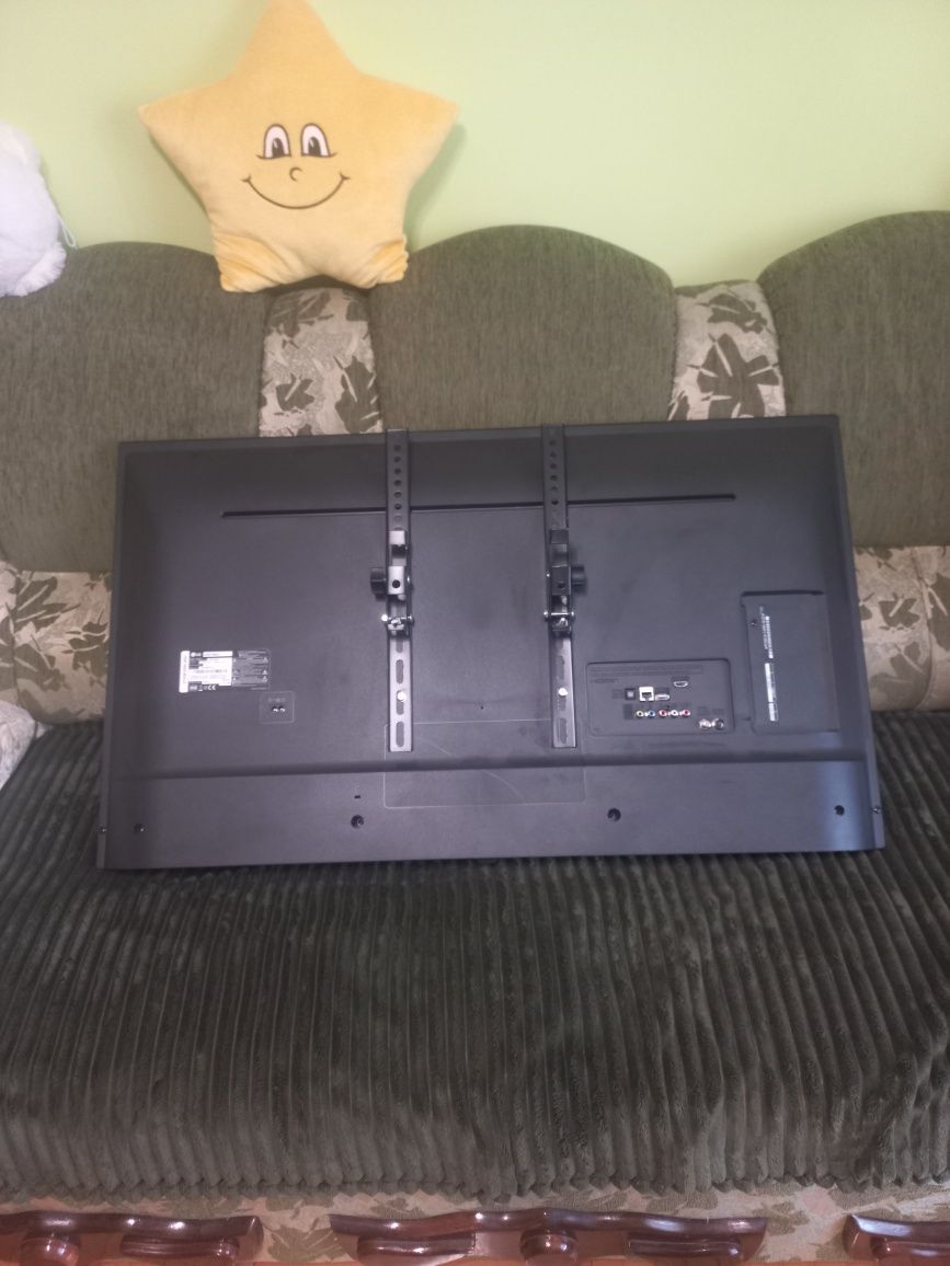 Продам телевізор LG 43 дюйми ,SMART,з WIFI,2021року випуску