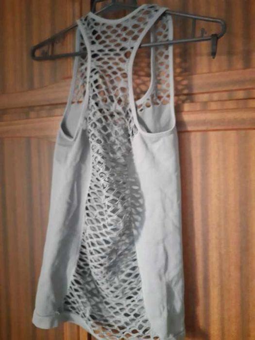 Top na rozmiar XS w typie bokserki siateczkowaty tył