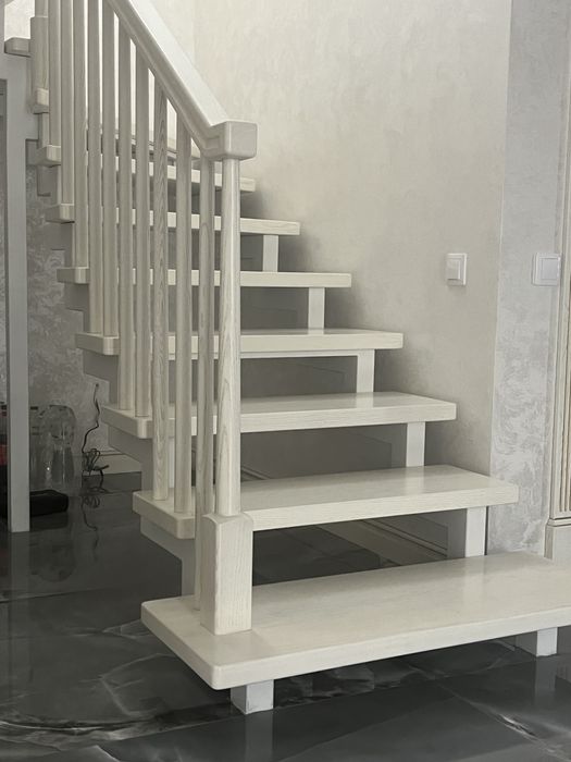 виготовлення дерев'яних виробів, сходи з масиву дуба і ясеня