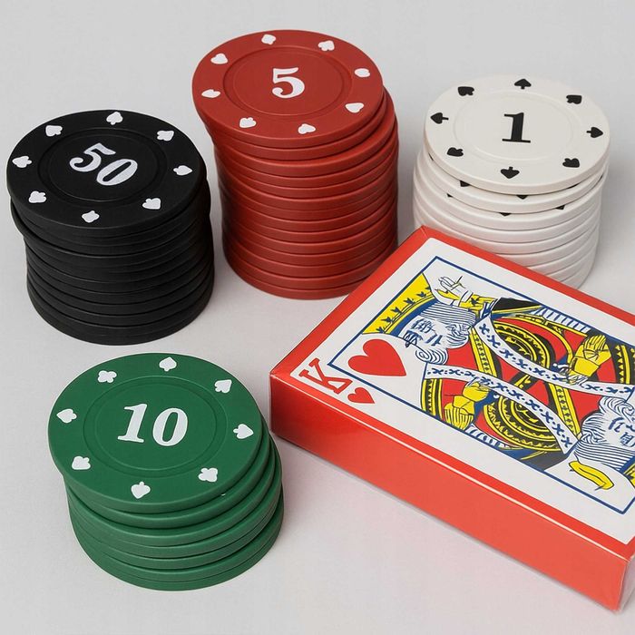 Pokerowy zestaw z talią kart i żetonami 24 sztuki