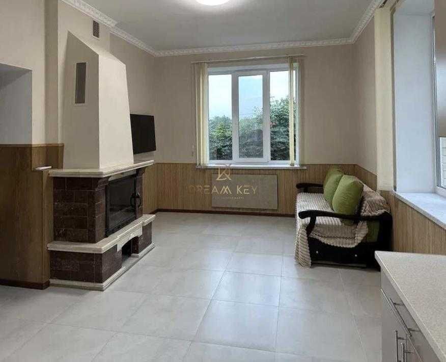 Продам будинок з каміном +4 спальні в центрі с. Гора