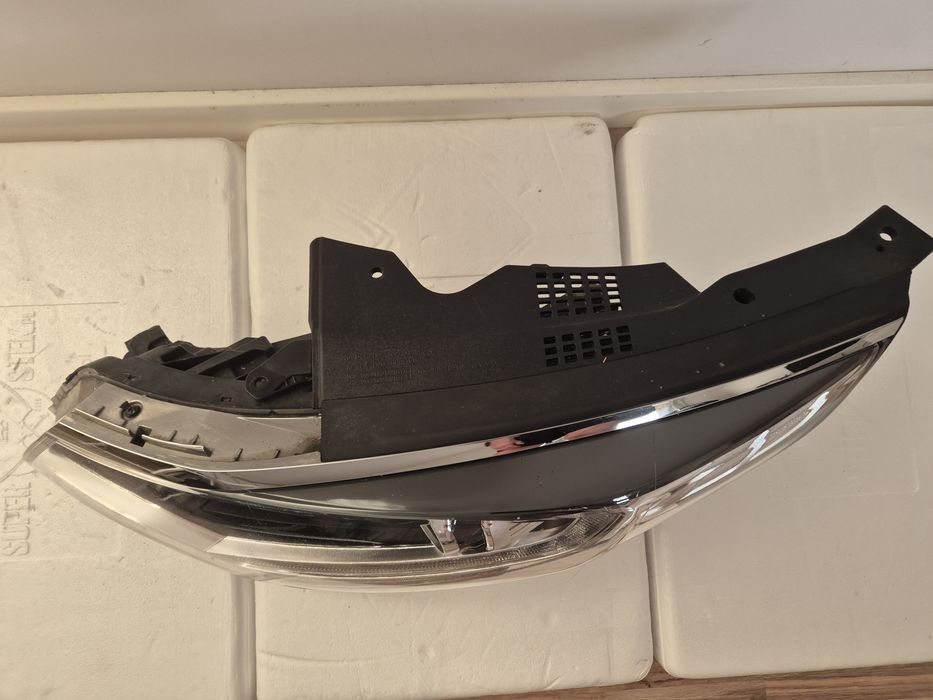 Kia Optima reflektor lewy xenon