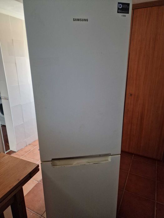 4 eletrodomesticos a funcionar