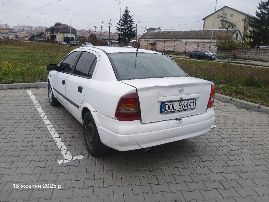 Опель астра седан 1,8 бензин